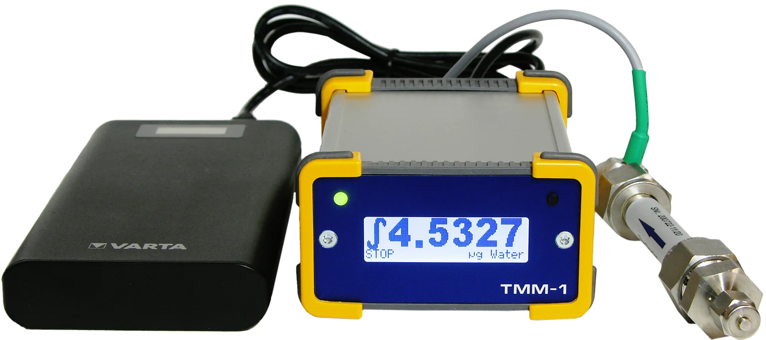 Independent operation of the
TMM-1 with USB power bank TMM-1 with cell and power bank